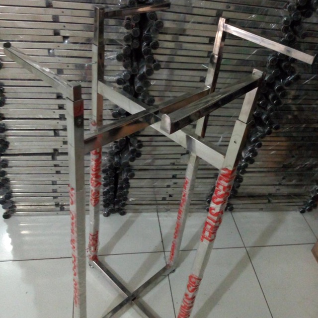 Standing Hanger 4 arah/pajangan baju 4 arah/pajangan baju stainless