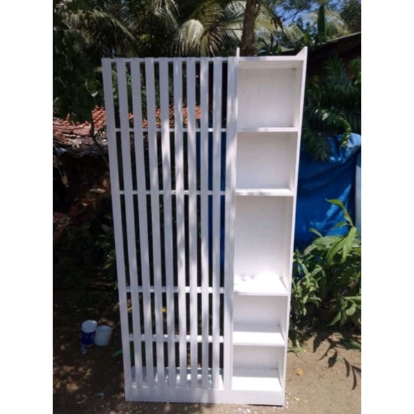 RAK PENYAKAT RUANGAN TAMU MINIMALIS