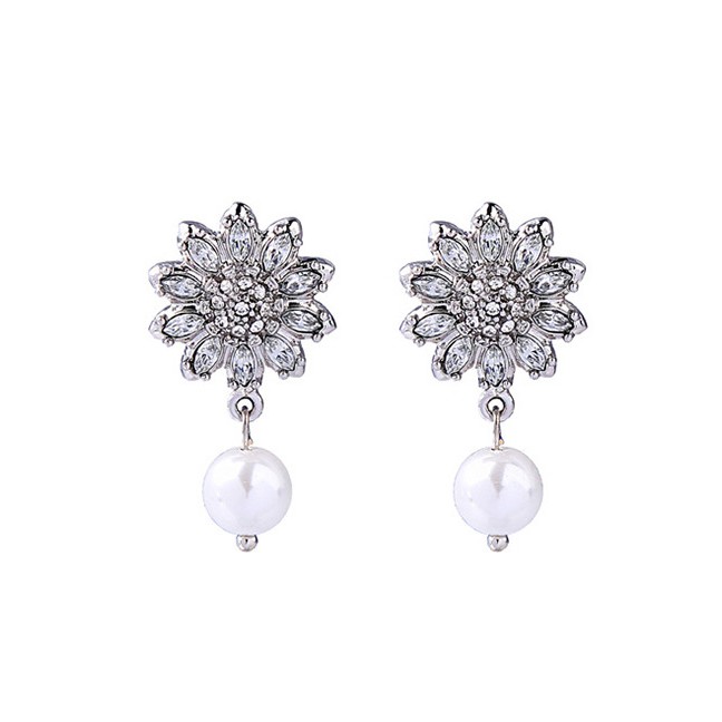 LRC Anting Tusuk Fashion White Flower Shape Decorated E61824