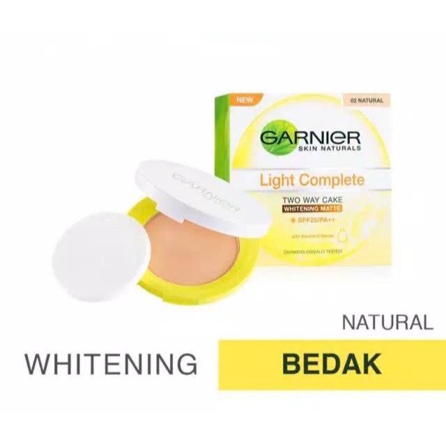 Garnier Light Complete Face Powder Two Way Cake - Natural