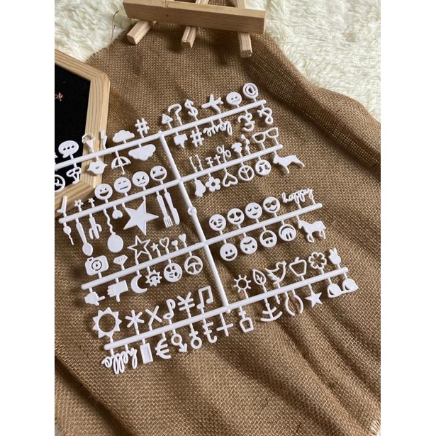 

♤ Tulisan/abjad/huruf Chrome PREMIUM untuk letter board berkarakter - Hari & Bulan ℮