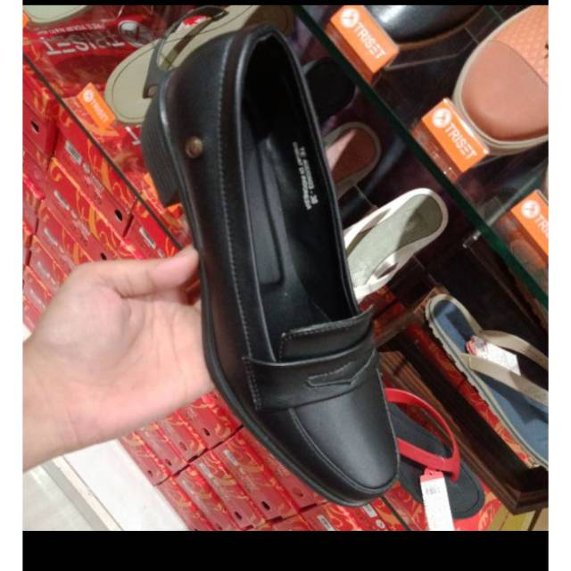 Sale 350rbu sepatu merk branded matahari "triset 350ribu saja dijamin bagus awet dan murah, thx ya .