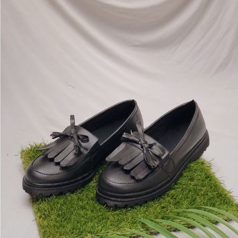 Sepatu Loafers Docmart Wanita / Sepatu Yoland Black Dof Premium 0219