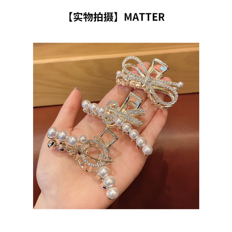 Jepit Rambut Bentuk Hiu Aksen Mutiara Dan Berlian Imitasi Bahan Alloy Gaya Korea Untuk Wanita
