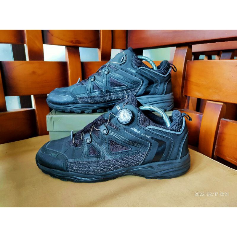 De Base outdoor Black //Size 43