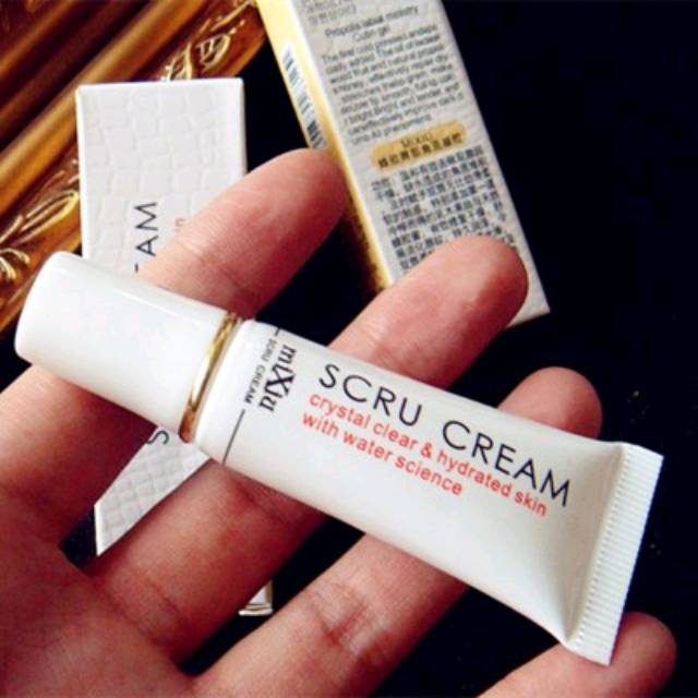 Megasari,cream pelembab bibir kering