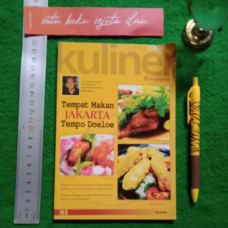 Buku Tempat Makan Jakarta Tempo Doeloe by Pustaka Rumah.