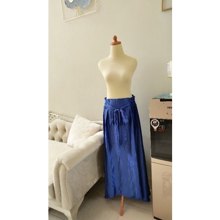 Rok hijab warna biru elektrik (preloved)