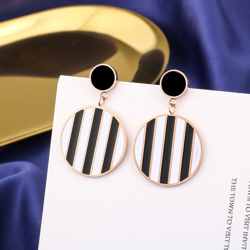 Anting juntai bulat zebra titanium anti karat korea fashion