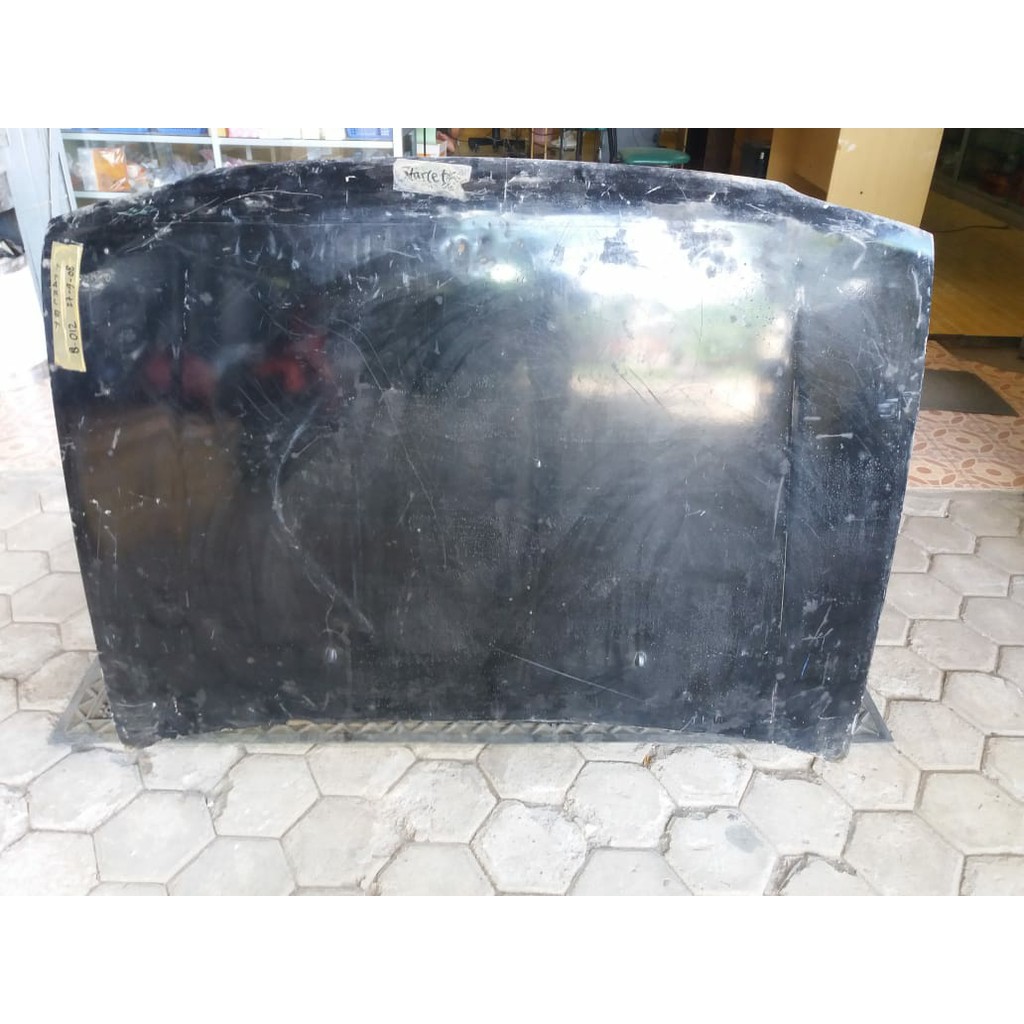 Kap mesin Toyota Starlet biasa