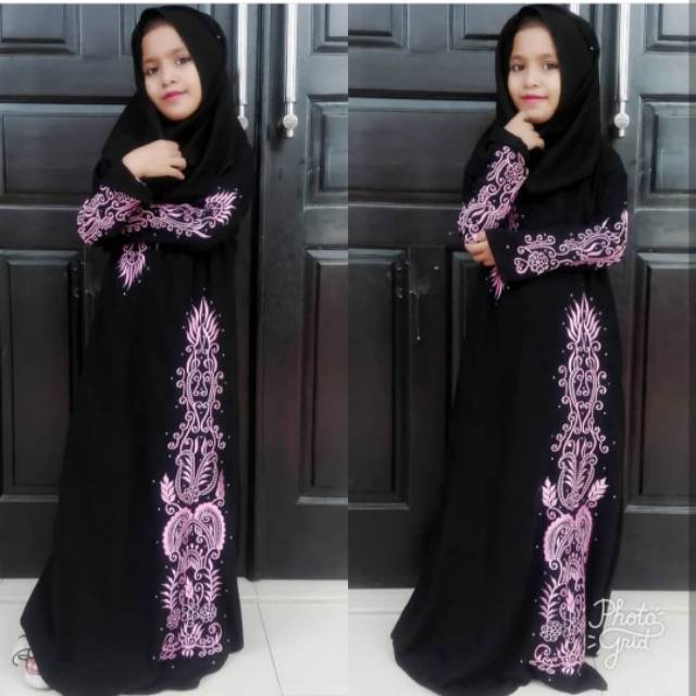 Exclusive GALLERY ABAYA Anak Manal Pink (plus Pasmina) yg begitu cantik dan anggun