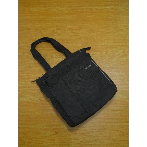 TOTEBAG TUMI SECOND PRELOVED BRANDED.