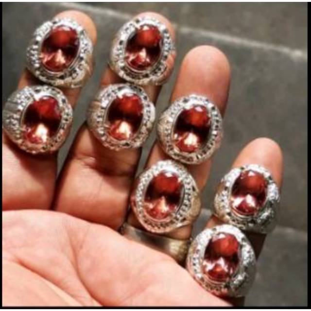 Batu permata zultanite diaspore