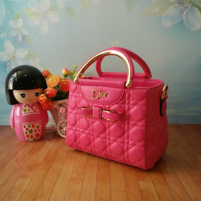 

Tas Di or Dove Mini Sabuk Pita Terbaru Murah Warna Pink Fanta