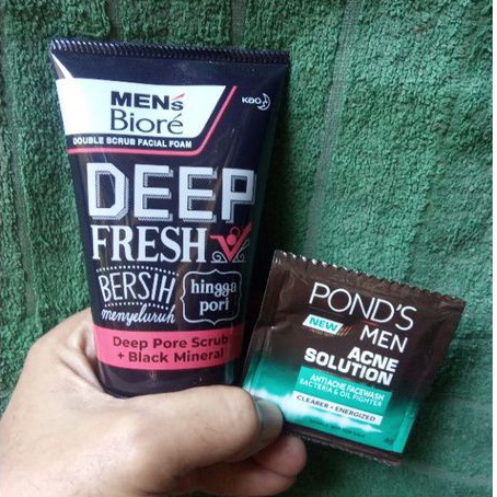 Mens biore deep fresh 100ml + ponds men acne solution sachet 4g