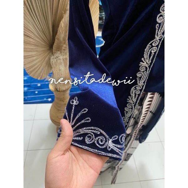 Set Kebaya Bludru + Rok Plisket / Kebaya Kutubaru Body Panjang [Bordir Silver]