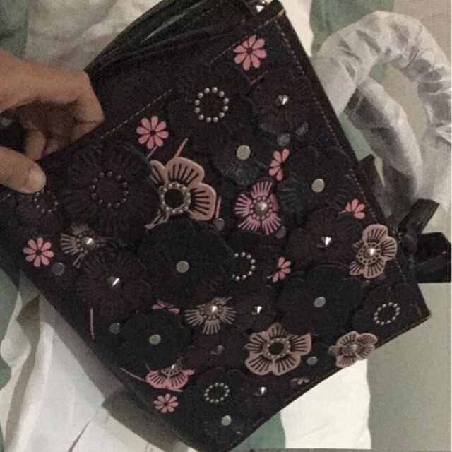 Coach rogue tea rose