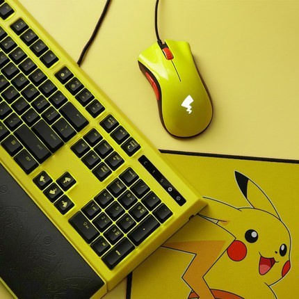 Razer DeathAdder Essential + Goliathus Speed Pikachu Limited Edition