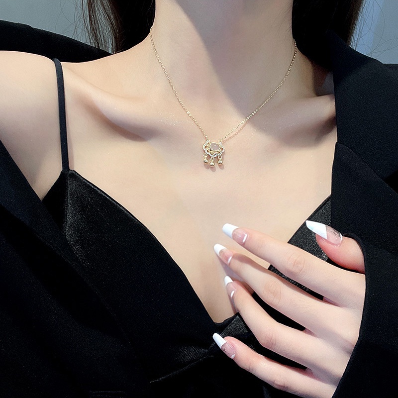 Kalung Choker Liontin Bahan Titanium steel Desain Gembok Hias Opal Gaya Populer Untuk Wanita