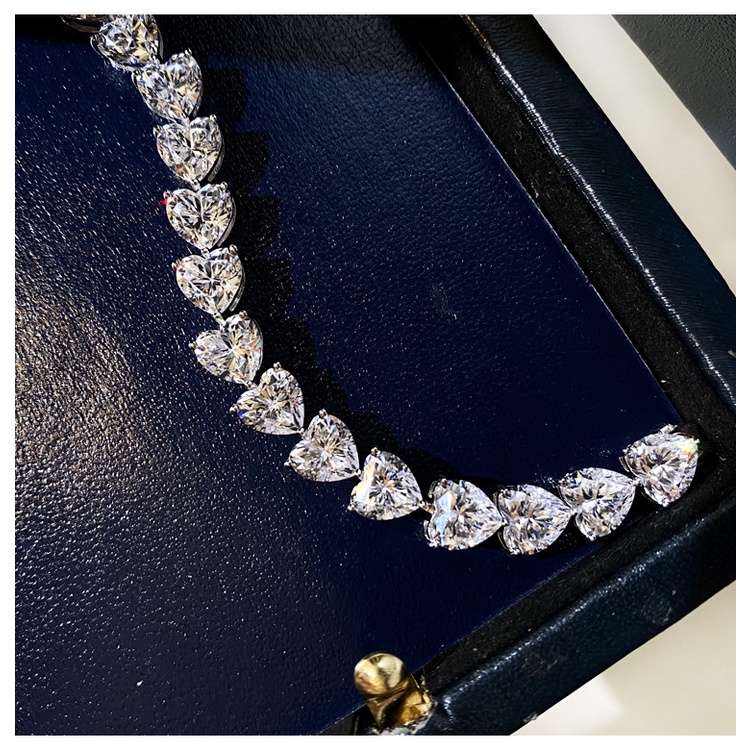 Gelang Bahan Stainless Steel Aksen Berlian Untuk Wanita