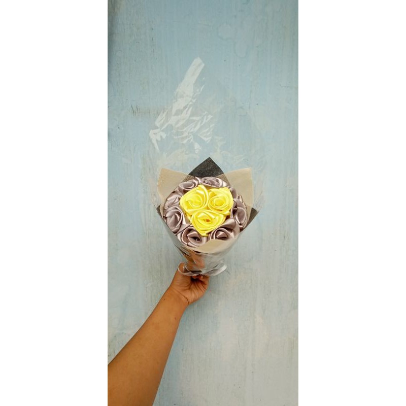 

Hand Bouquet 10cm Pita Satin