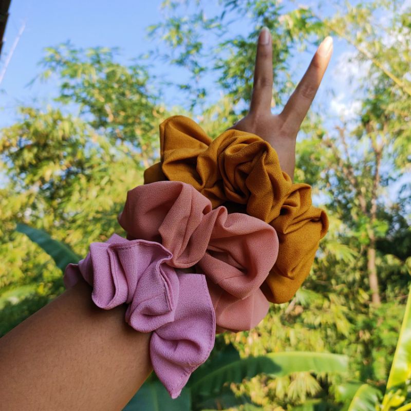 [1 KG MUAT 50]  IKAT RAMBUT / SRUNCHIE / CEPOL HIJAB MEDIUM-1