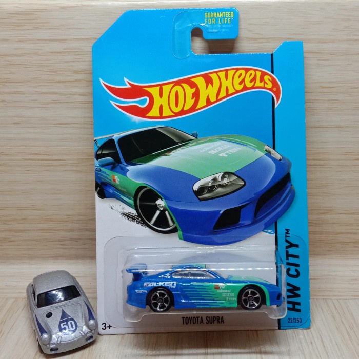 Машинка hot wheels toyota supra