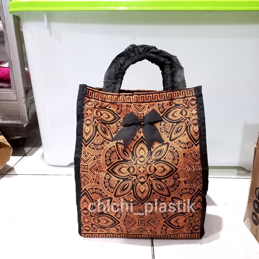 tas hajatan spunbond nindy batik bunga 22 lusinan