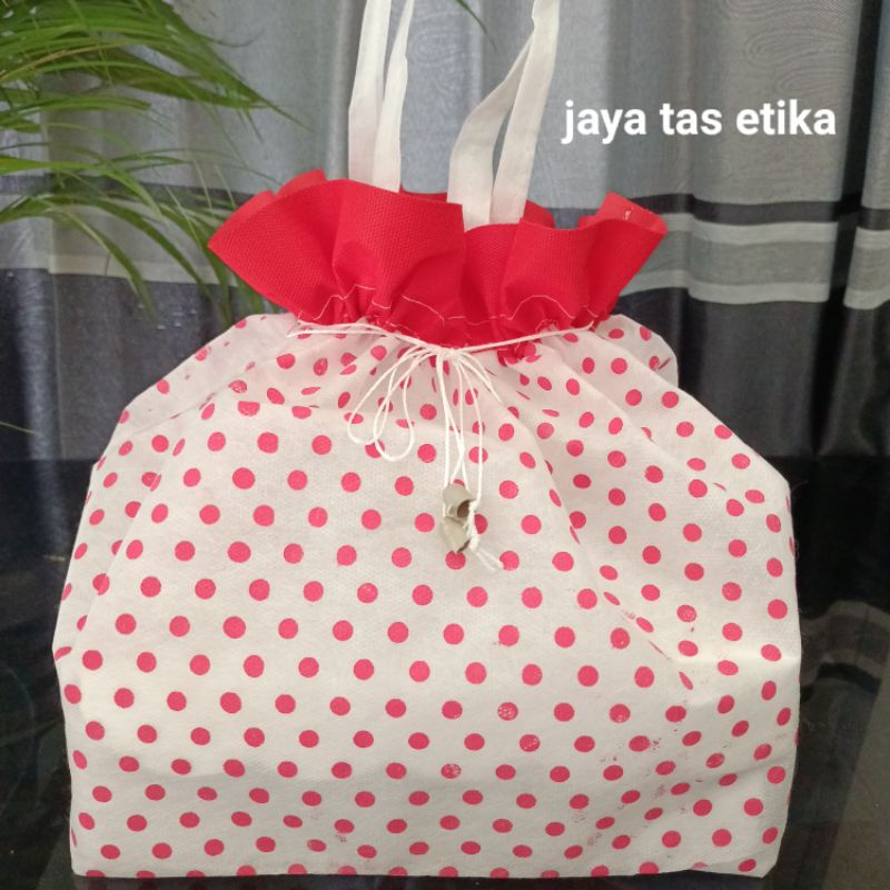 (1 lusin =12 psc) tas hajatan serut tipis polkadot uk dus22/dus 20 cm