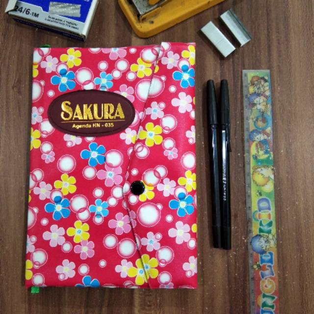

Note Book Buku Tulis Buku Catatan Buku Murah Agenda SAKURA 035 Merah