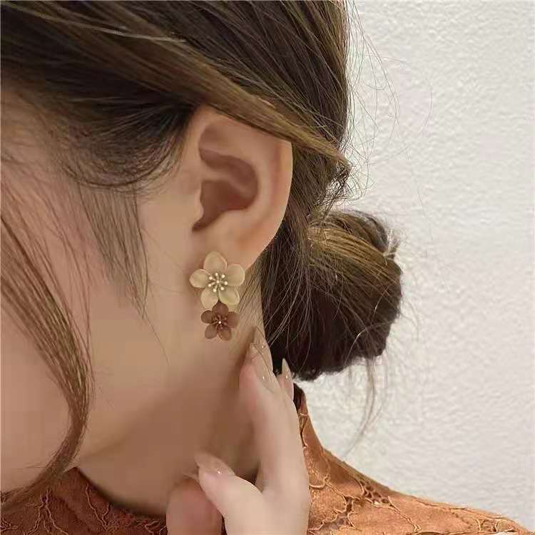 HBS 112 Anting Wanita Tusuk Bentuk Bunga Hias Kristal Women Earrings Korea Aksesoris Fashion