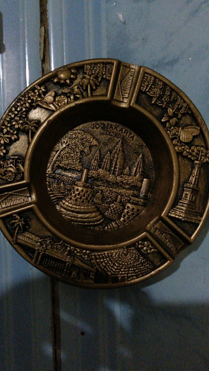 Asbak Jogja Relief Prambanan Borobudur Tugu Kraton 12x12x2 Fiberglass