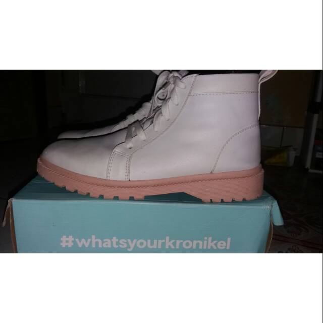 Sepatu Boots Kronikel Project
