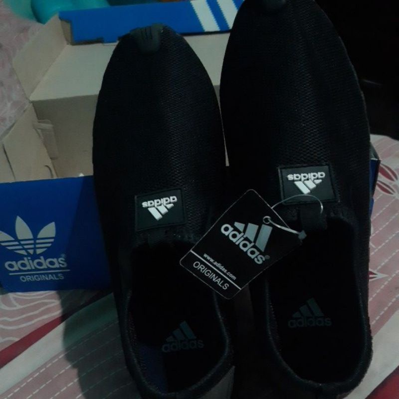 sepatu pria slip on adidas