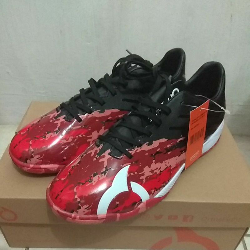 SEPATU FUTSAL ORTUSEIGHT CATALYST CHIMERA IN ORTRED/BLACK/WHITE