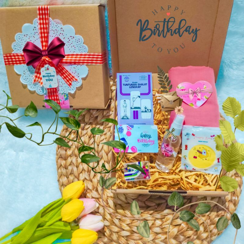 

Hampers Gift Box Kado Ultah Muslimah / Hampers Hijab /Box Jilbab /Kado Kerudung/ Gift Box Hijab SegiEmpat