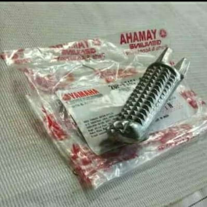 Footstep belakang kiri R15 lama ori ygp  yamaha