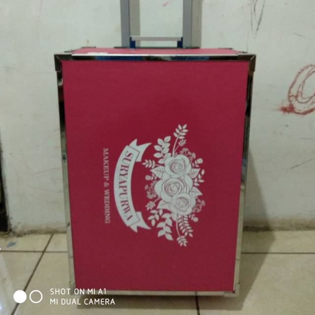 Beautycase Atau Koper Make Up 6 Lampu Full Kaca