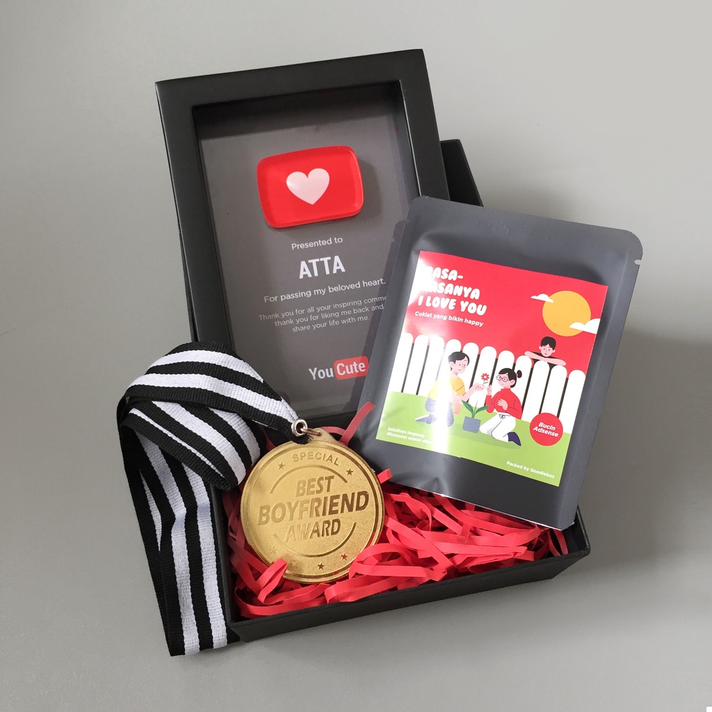 

Kado Ulang Tahun Pacar Boyfriend YouCute Button Sertifikat dan Medali Boyfriend dengan Frame Hitam Goodiebox