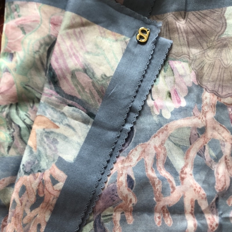 Buttonscarves x Disney warna Blue