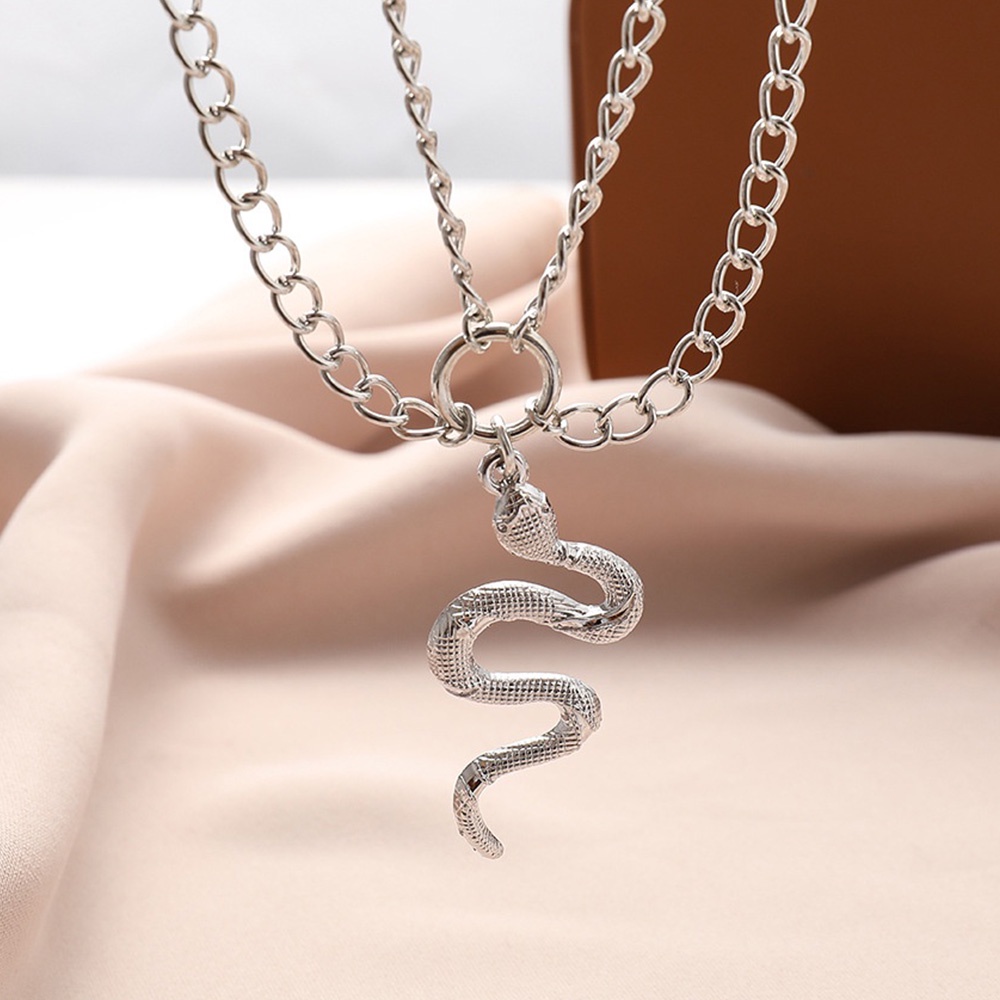 Kalung Rantai Klavikula Liontin Ular Lapisan Ganda Gaya Retro Untuk Wanita