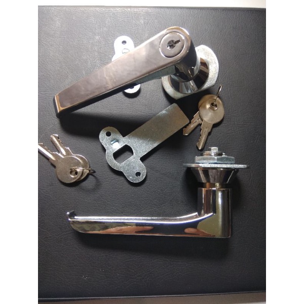 kunci lemari arsip besi