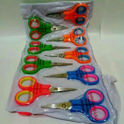 

GUNTING WARNA RENTENG ISI 12 PCS(1 LUSIN)