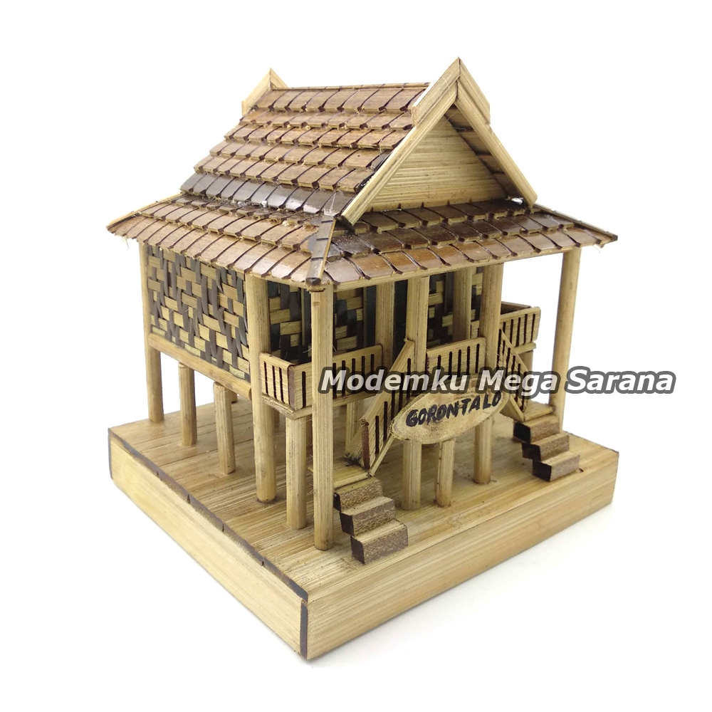 Miniatur Rumah Adat Gorontalo dari bambu