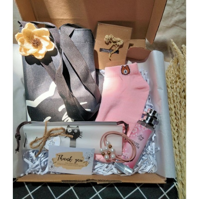 

HAMPERS I GIFT BOX