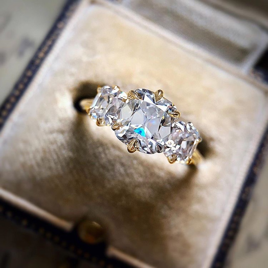 Cincin Wanita Bahan Titanium Steel Warna Gold Hias Kristalberlianzircon Untuk Pernikahanpertunangan