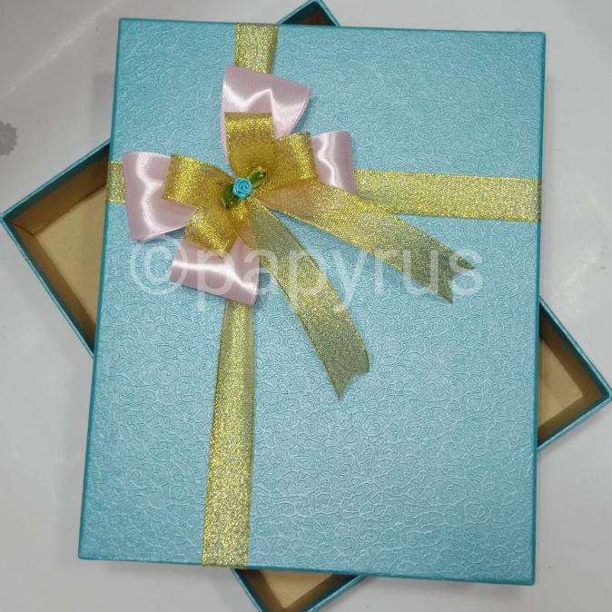 

Best Product!!! Papyrus 22,5X27,5 Tinggi 5Cm Kotak Kado Gift Box Hadiah - Paling Diminati