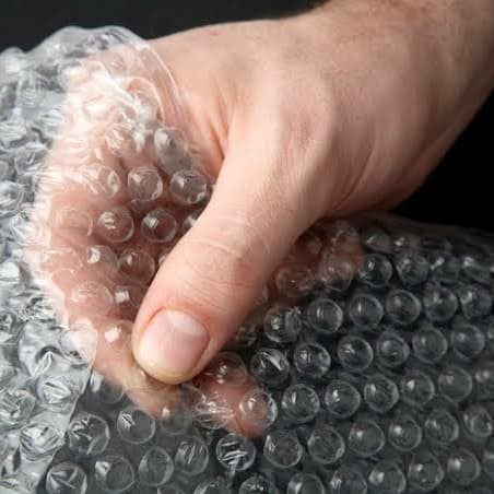 

EXTRA BUBBLE WRAP UNTUK PAKET KIRIMAN AGAR LEBIH AMAN TERJAGA
