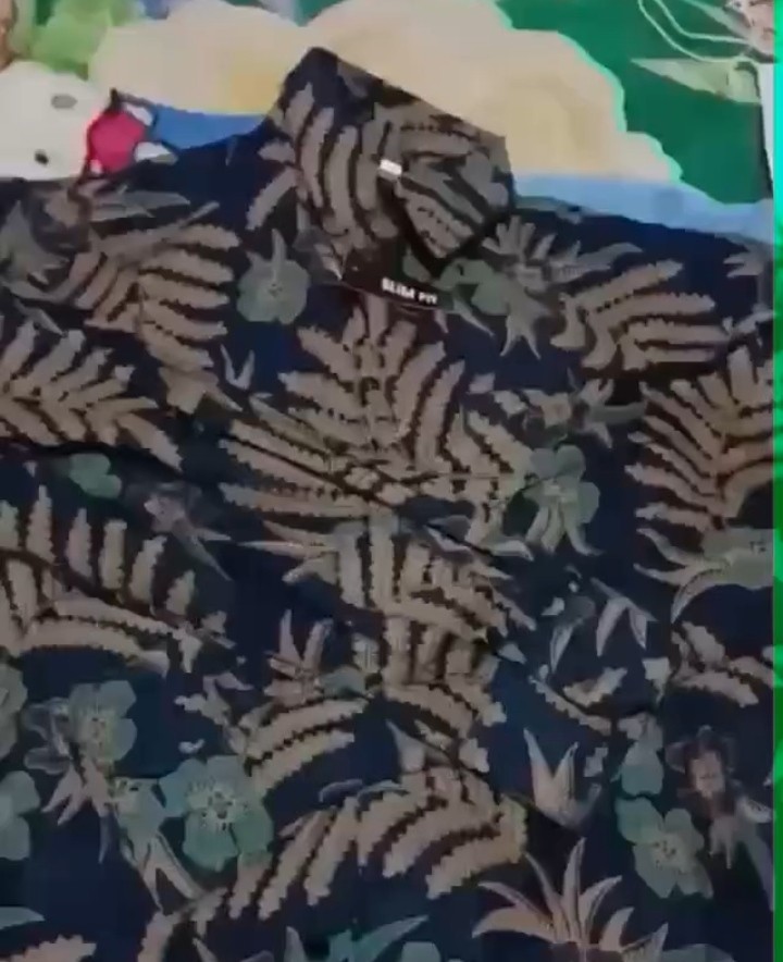 Kemeja Batik Pria Lengan Panjang Slimfit Mewah Motif Daun Seragam Nikah Saku Paspol