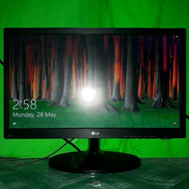 LED Monitor komputer LG (wide) 20inch 20M38H HD+
